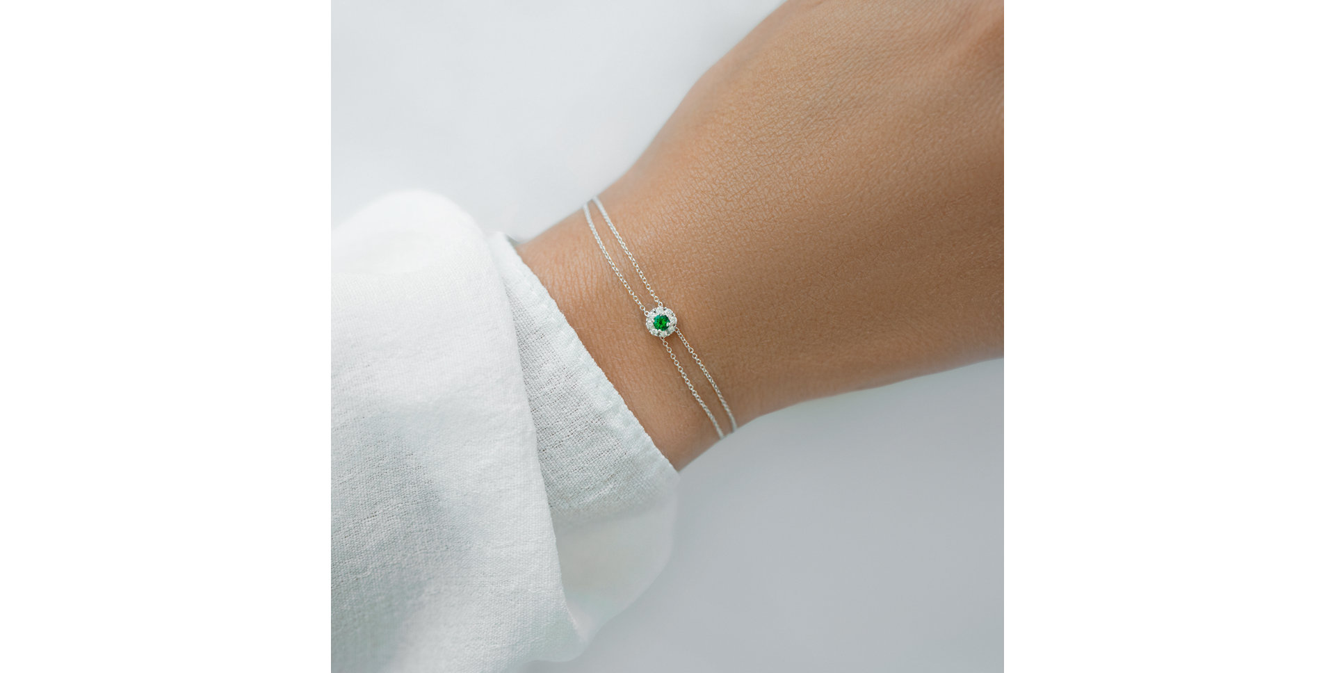 Diamonds bracelet with Emerald Aryalle