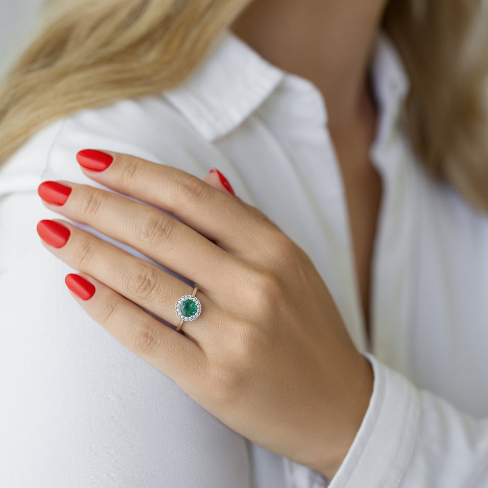 Diamond ring with Emerald Tender Dream