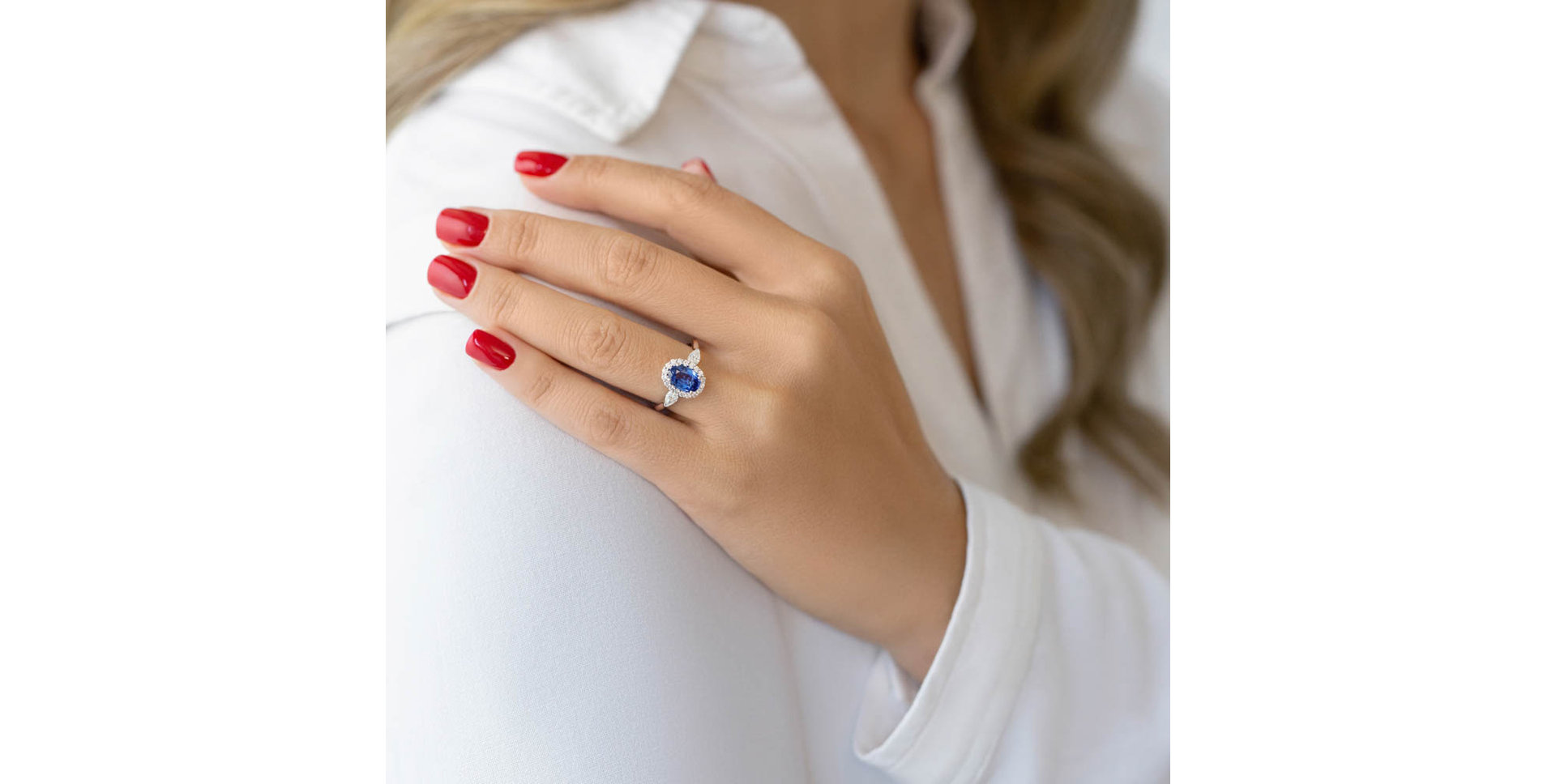 Diamond ring with Sapphire Grand Glamour