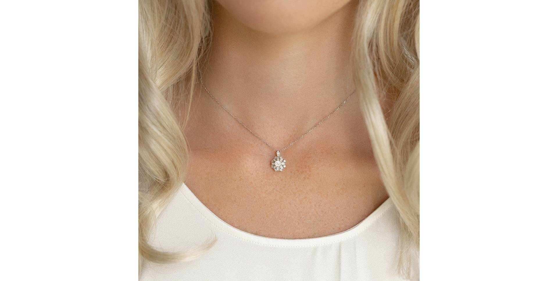 14ct white gold diamond pendant Serene Aura