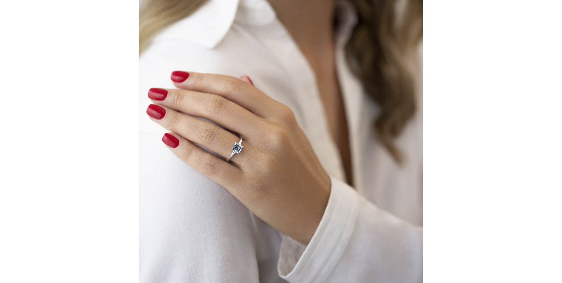 Diamond ring with Aquamarine Classic Aqua