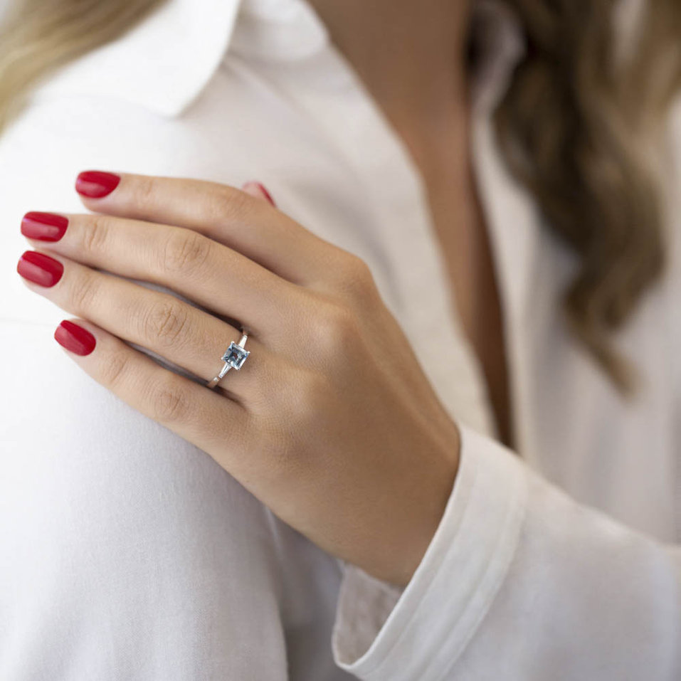 Diamond ring with Aquamarine Classic Aqua