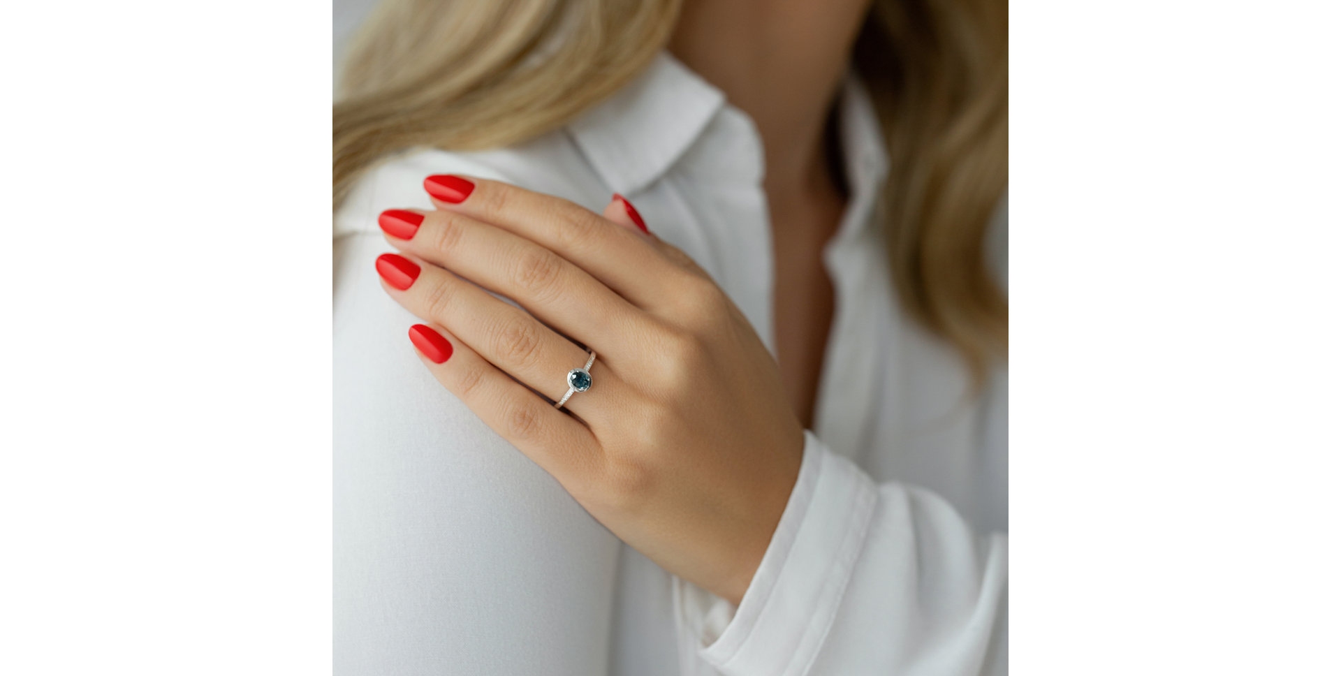 Diamond ring with Sapphire Mystic Mirage