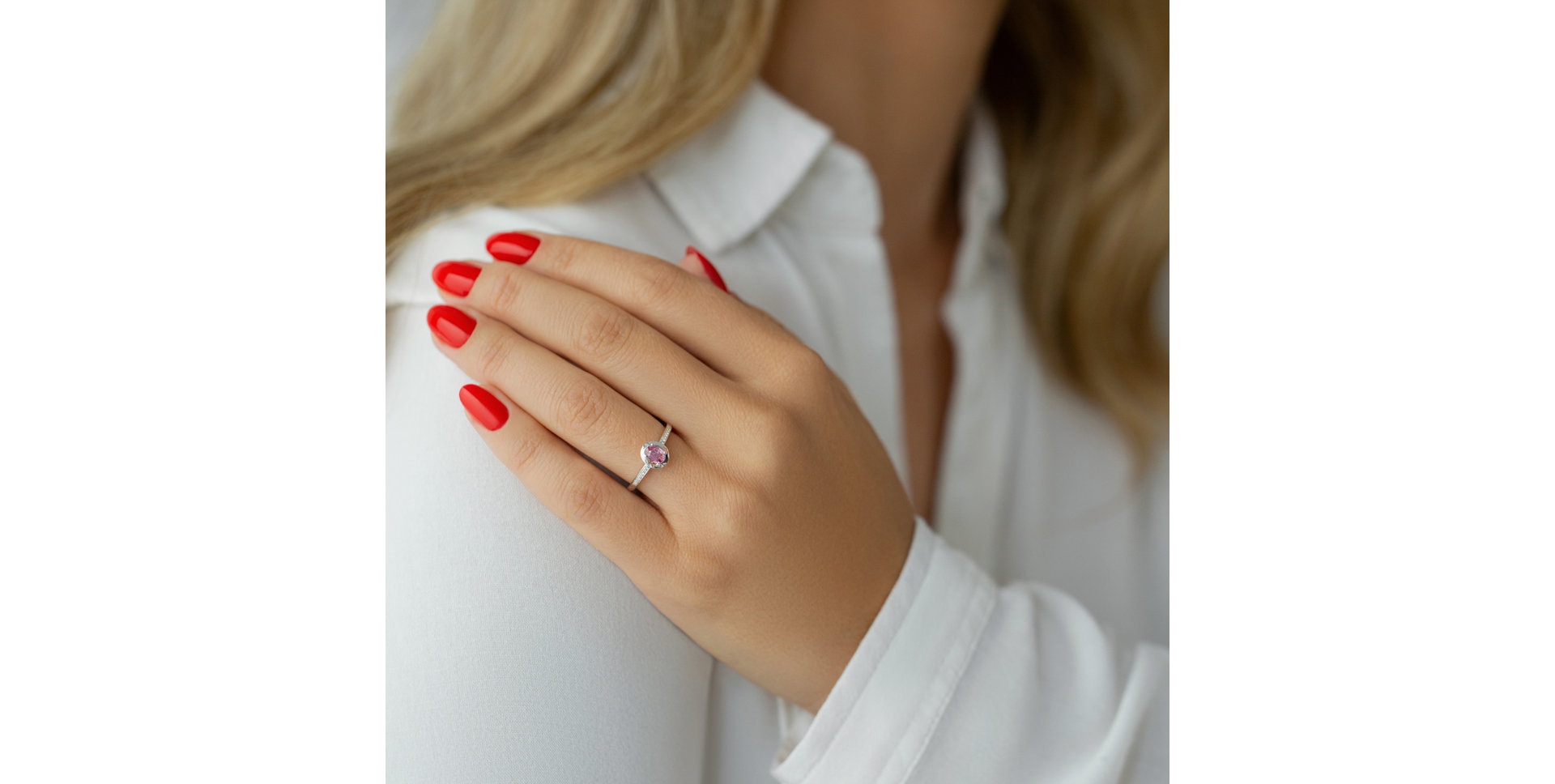 Diamond ring with Sapphire Mystic Mirage