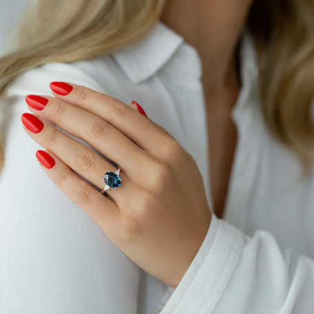 Diamond ring with Sapphire Fiona