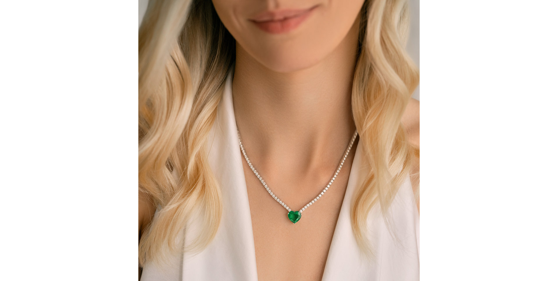 Diamond necklace with Emerald Divine Heart