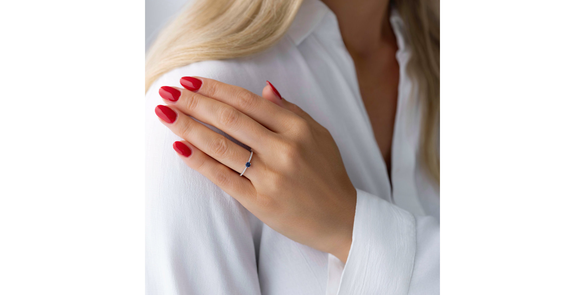 Diamond ring with Sapphire Simplia