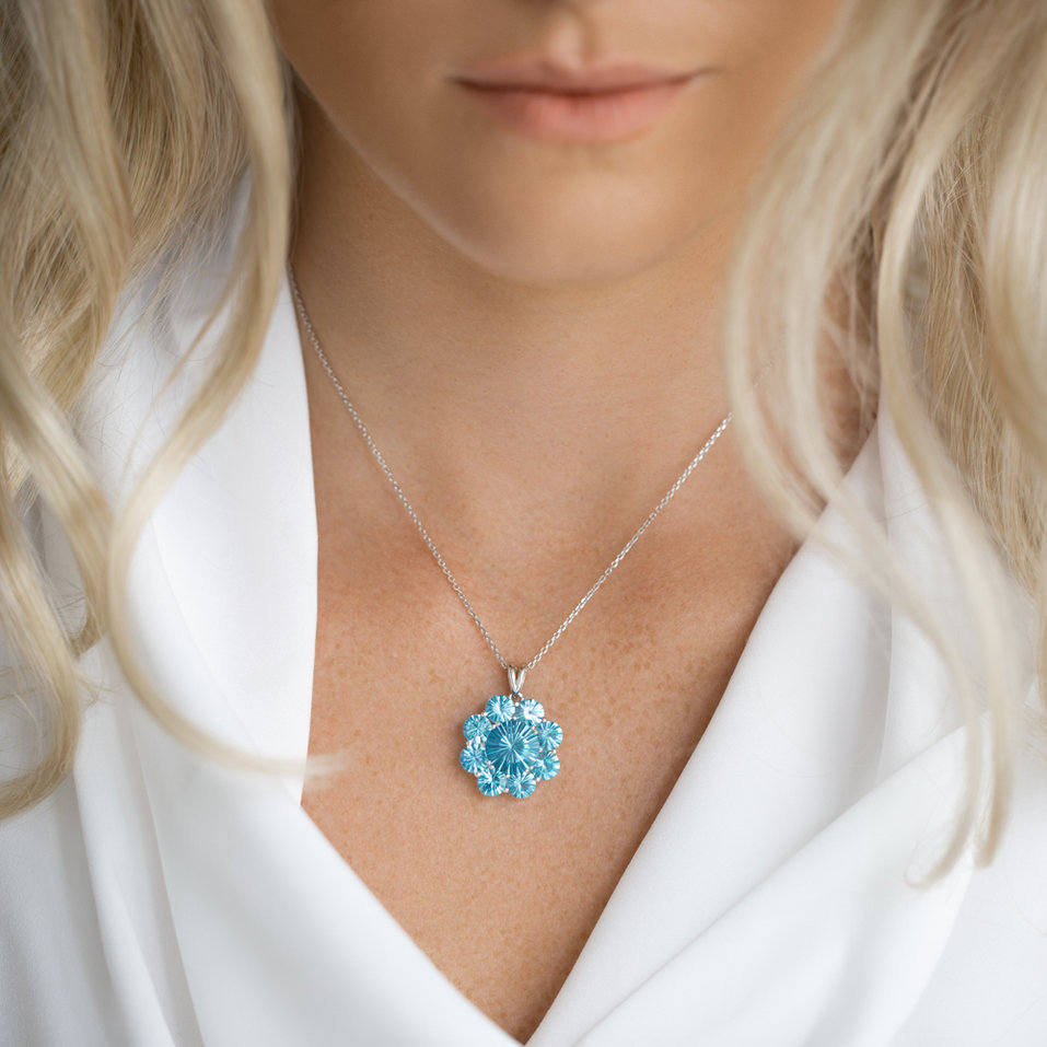 14ct white gold pendant with Topaz Swiss Airasti