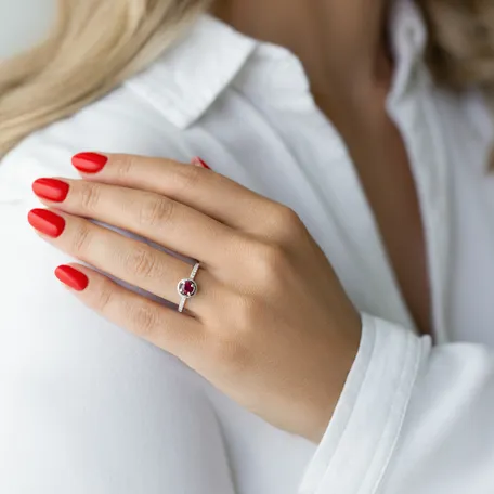 Diamond ring with Ruby Reveca