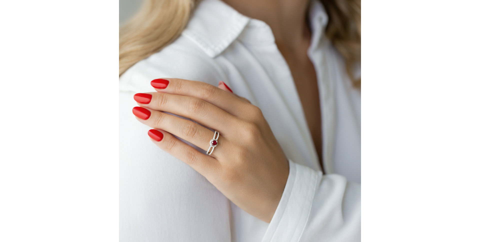 Diamond ring with Ruby Rulan