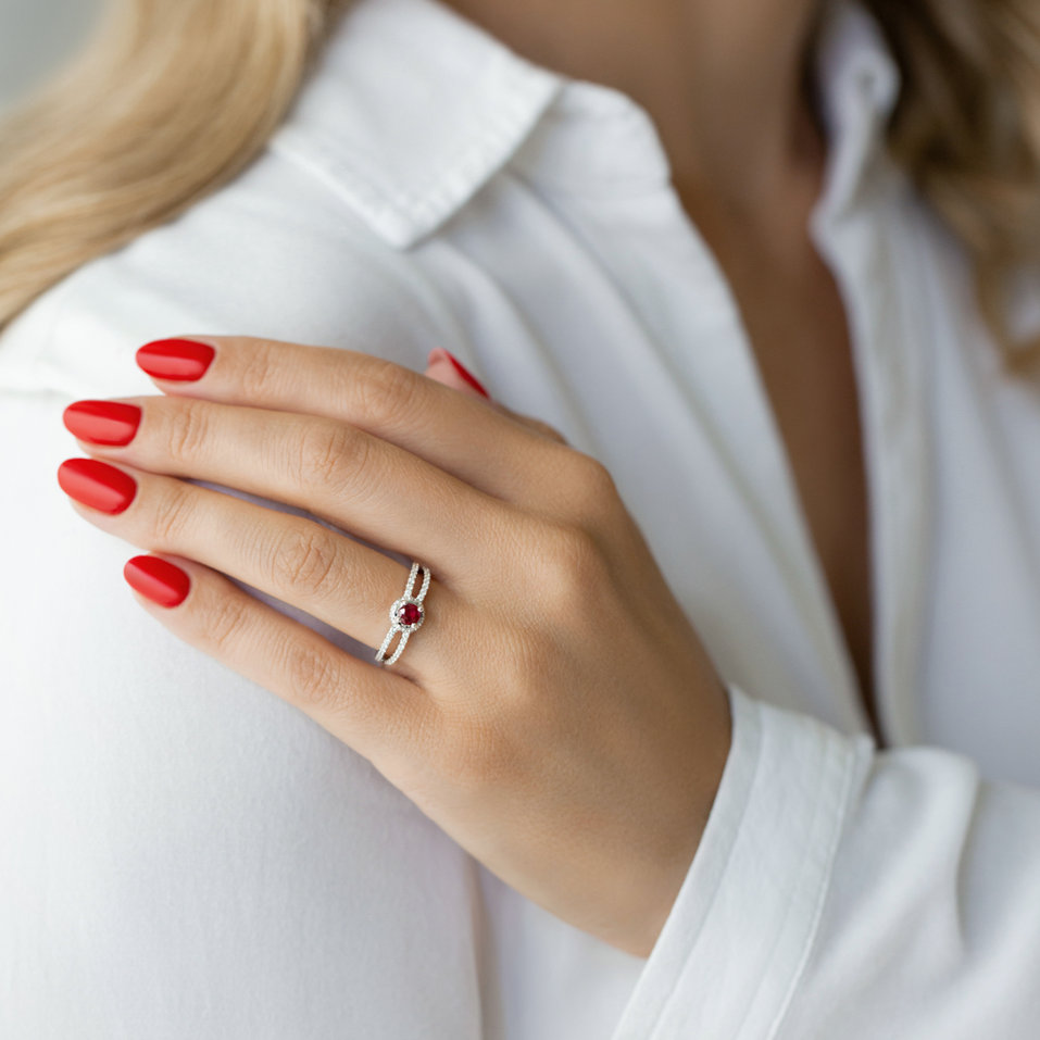 Diamond ring with Ruby Rulan