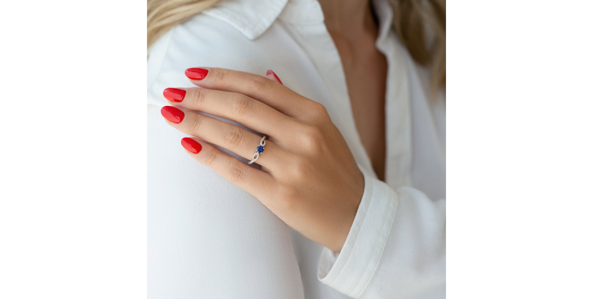 Diamond ring with Sapphire Cailean