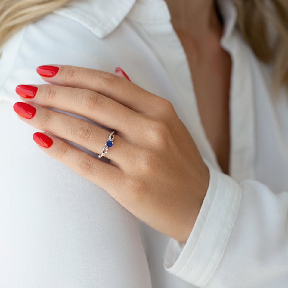 Diamond ring with Sapphire Cailean