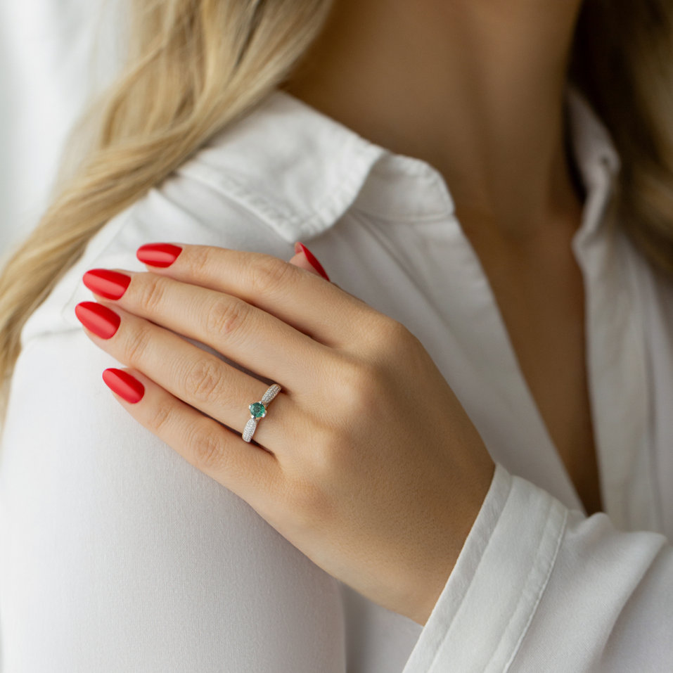 Diamond ring with Emerald Carleen