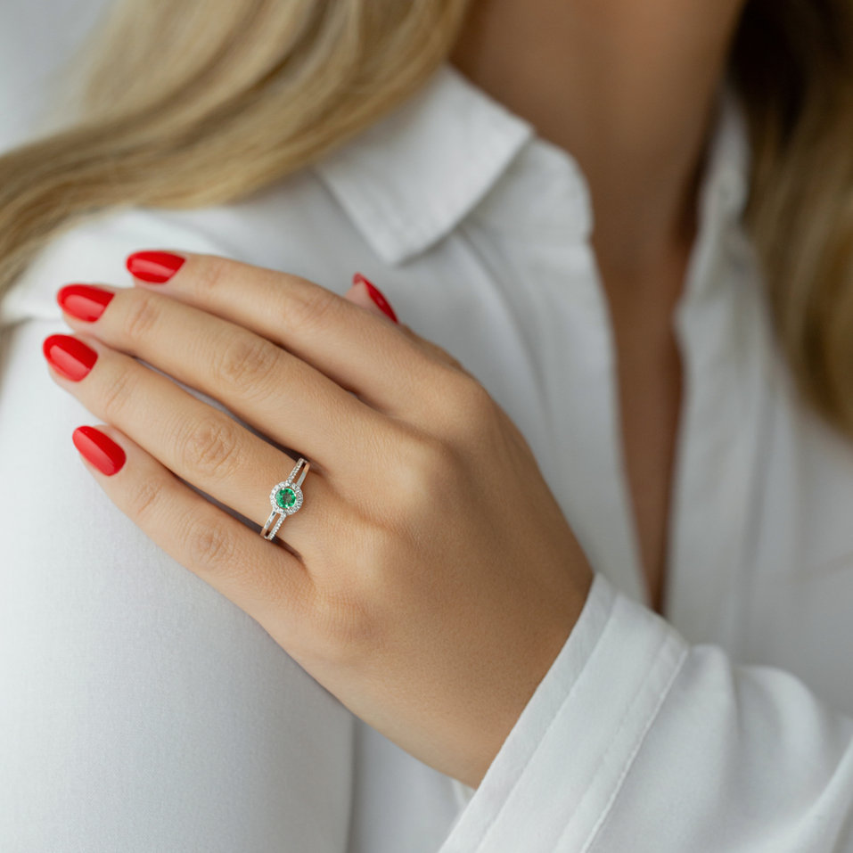 Diamond ring with Emerald Vangeli