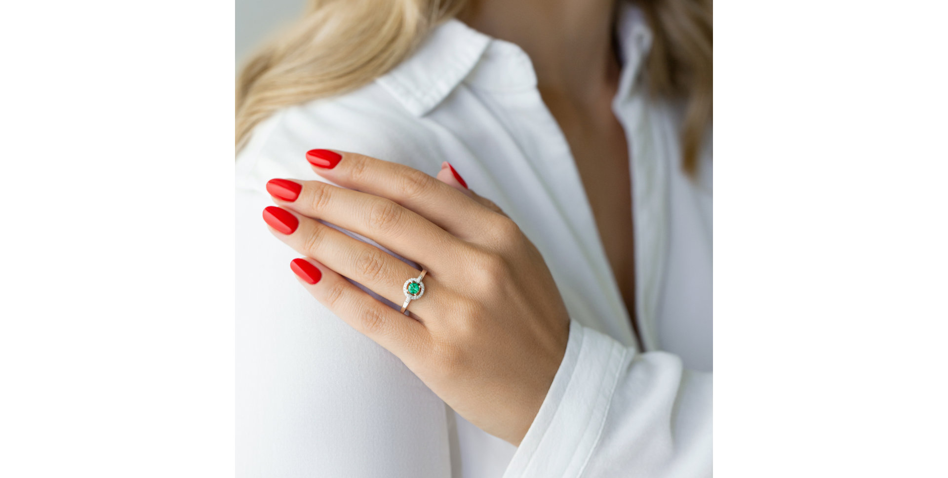 Diamond ring with Emerald Silvina