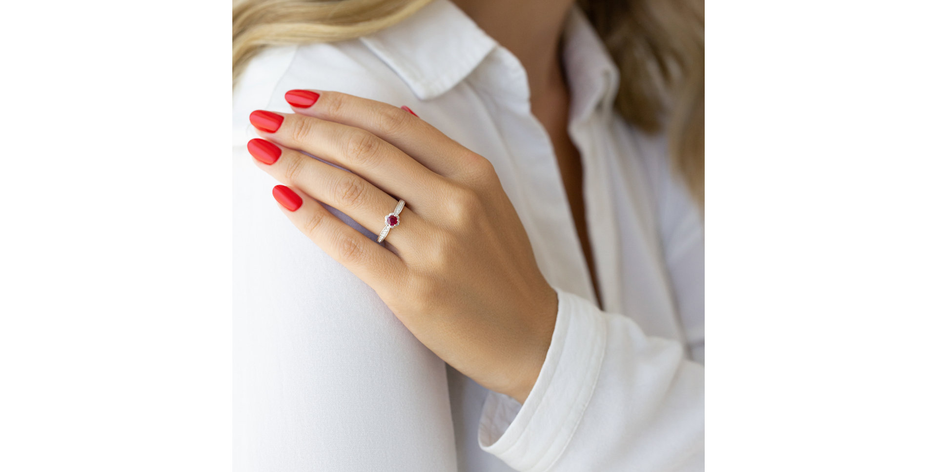 Diamond ring with Emerald Zafira