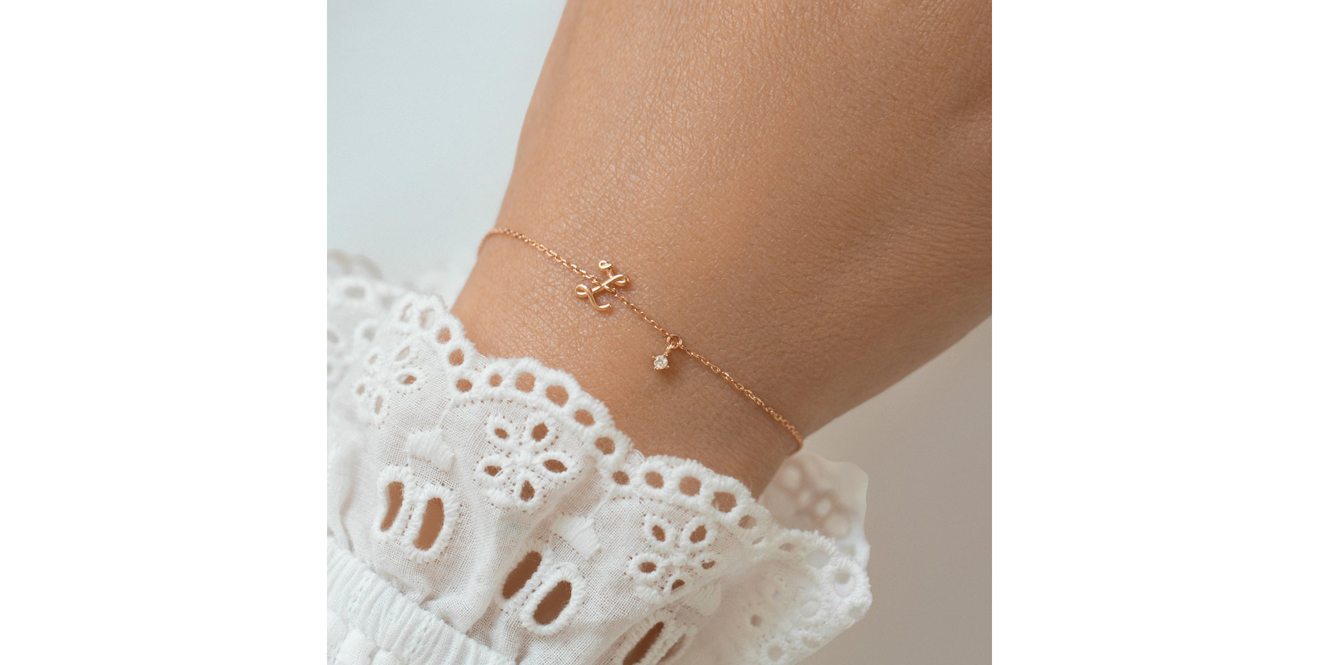 Diamond bracelet Curly Letters O