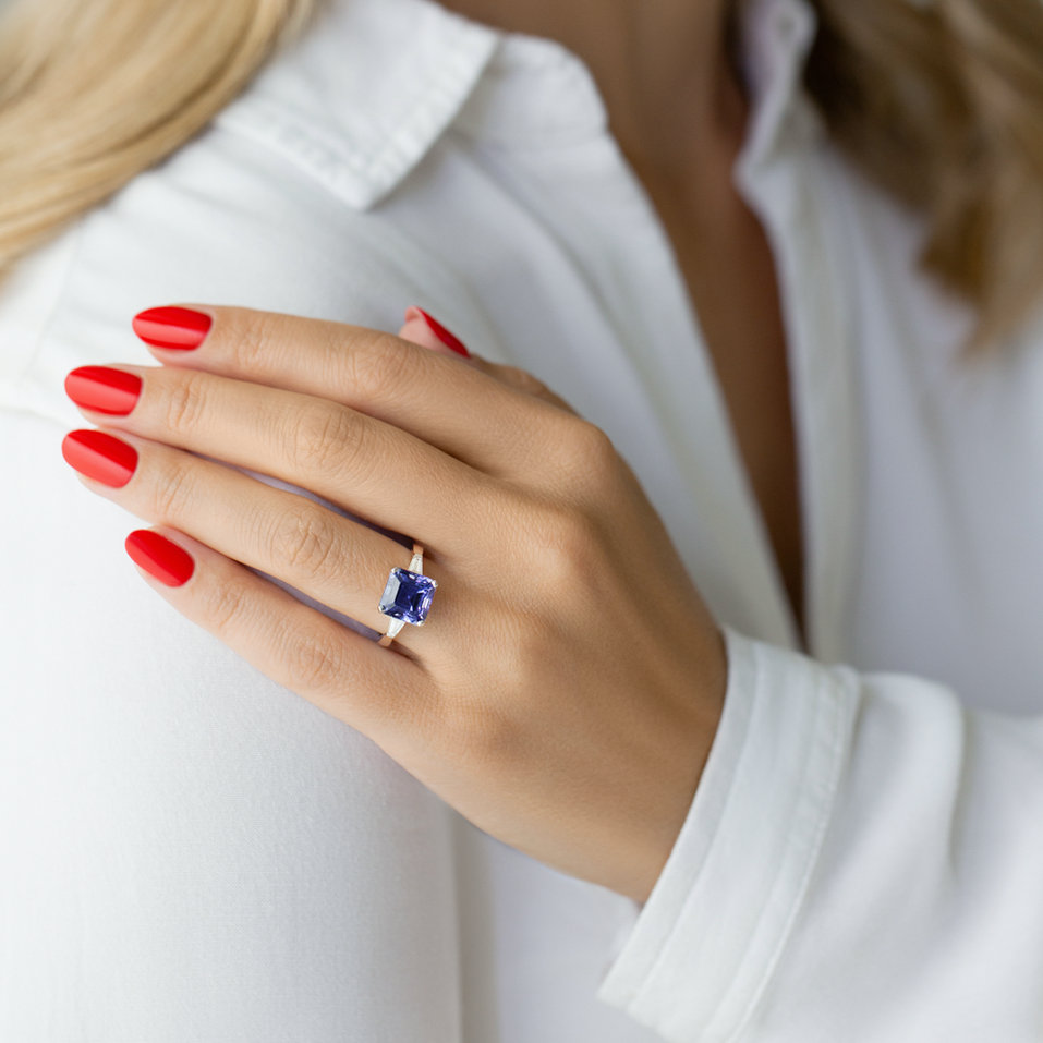 Diamond ring with Tanzanite Coronation Destiny