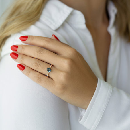 Diamond ring with Topaz Pauliene