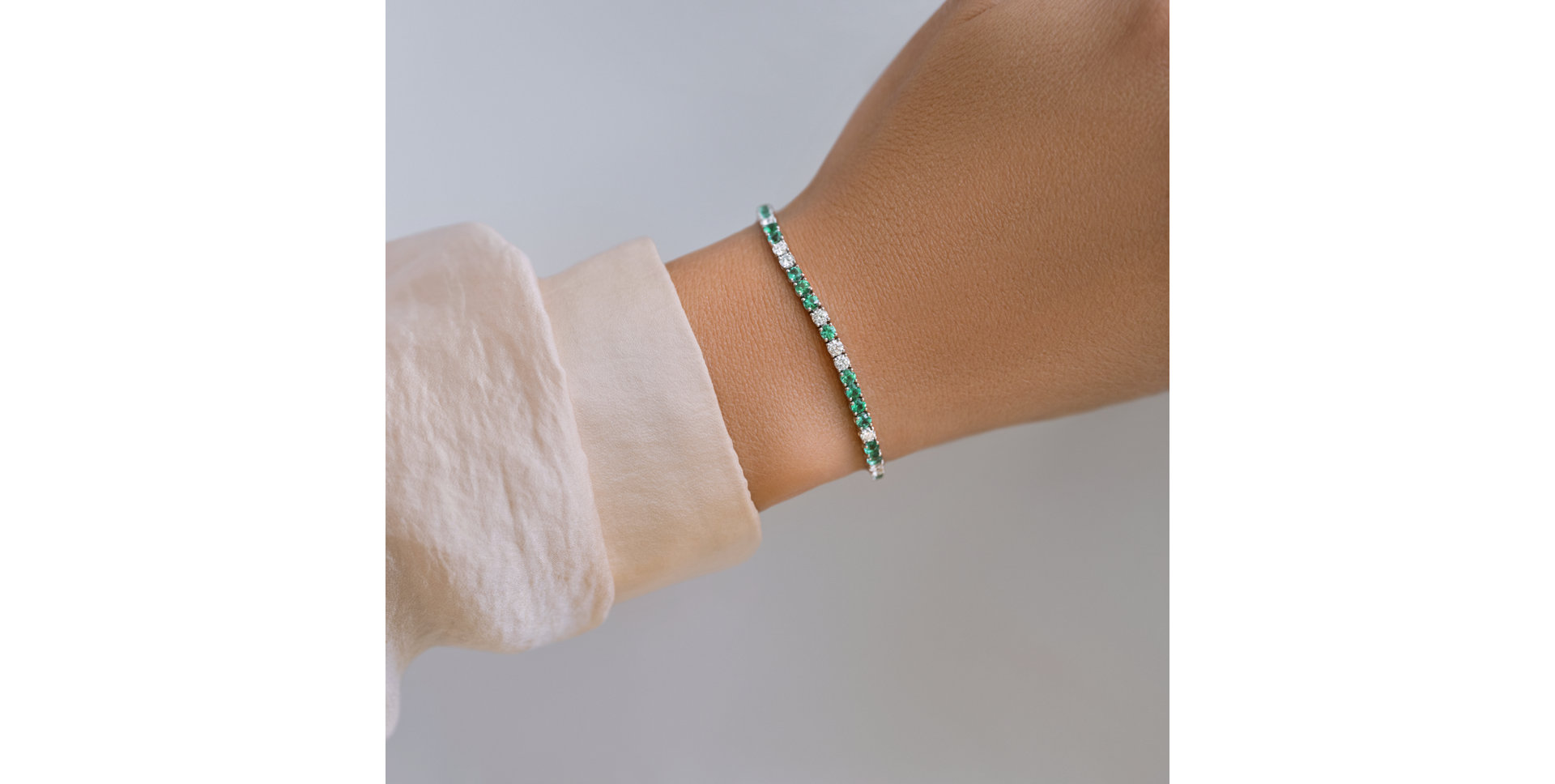 Diamond bracelet with Emeralds Belissia