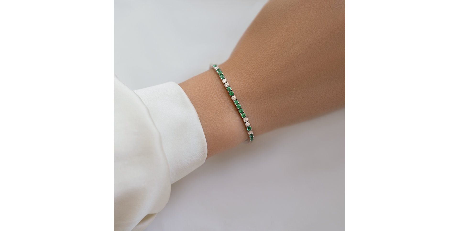 Diamond bracelet with Emeralds Belissia