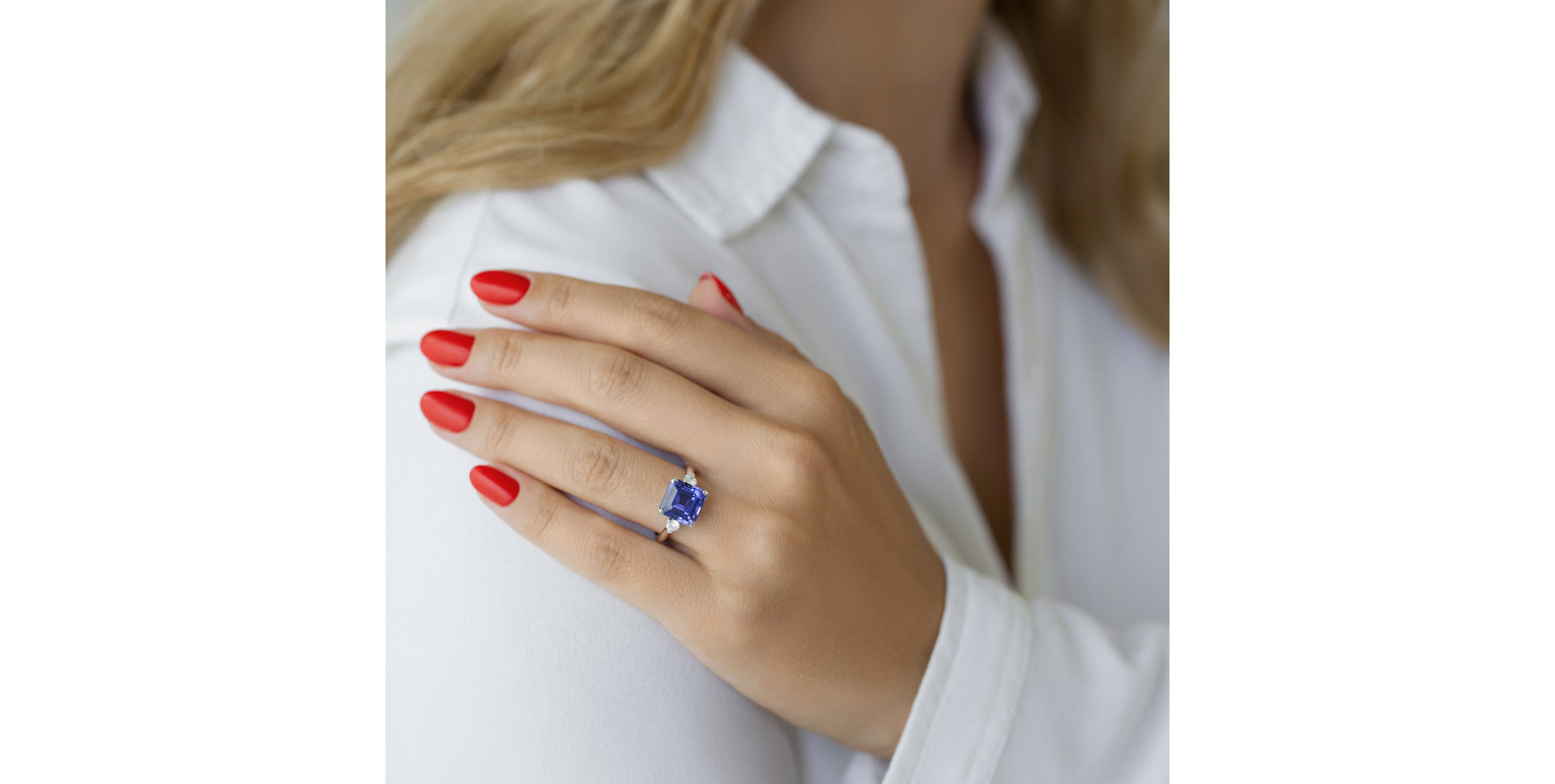Diamond ring with Tanzanite True Blue