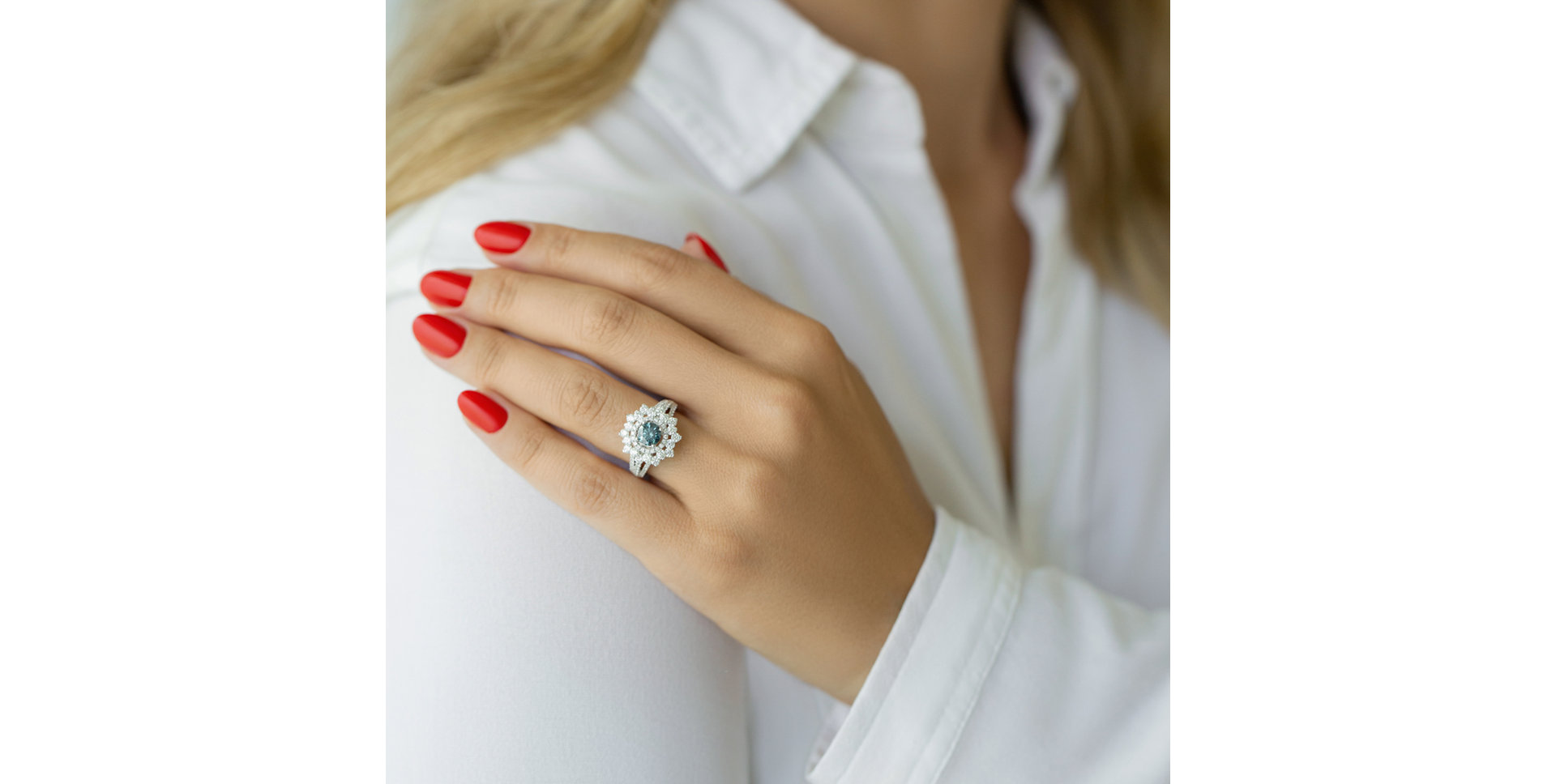 Ring with blue diamonds and white diamonds Sky Tear