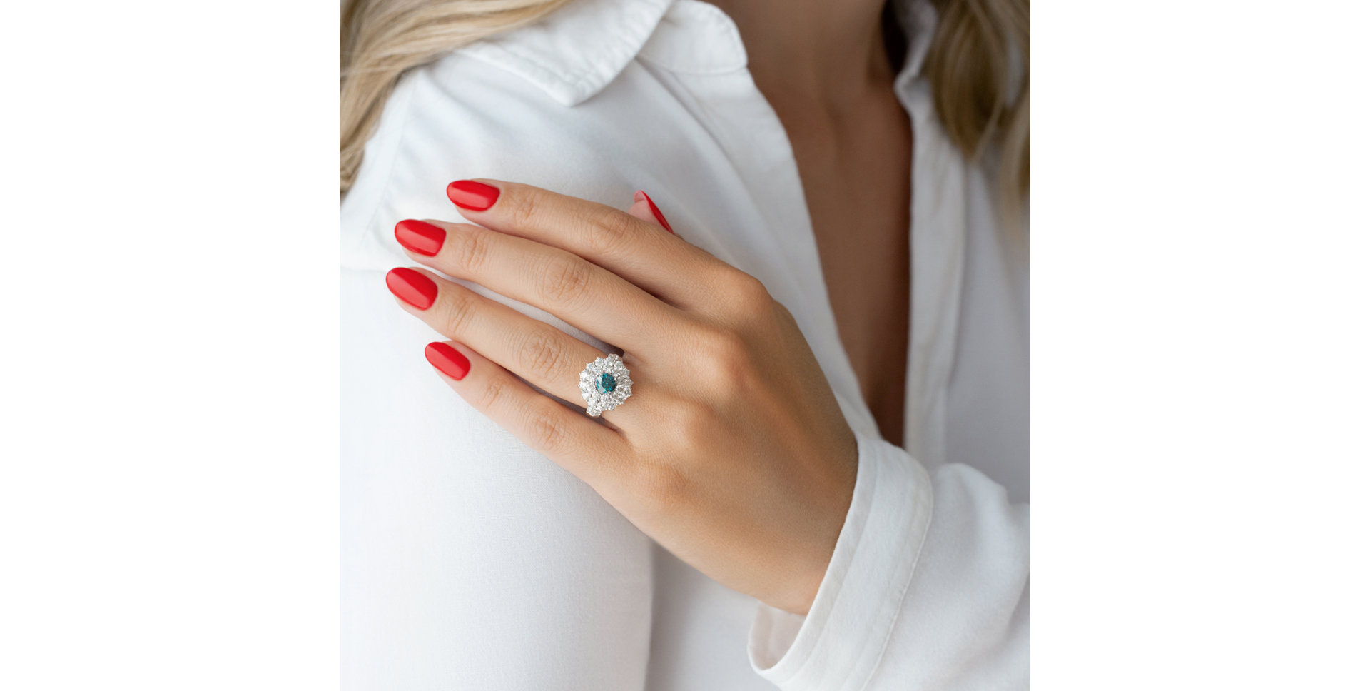 Ring with blue diamonds and white diamonds Apology