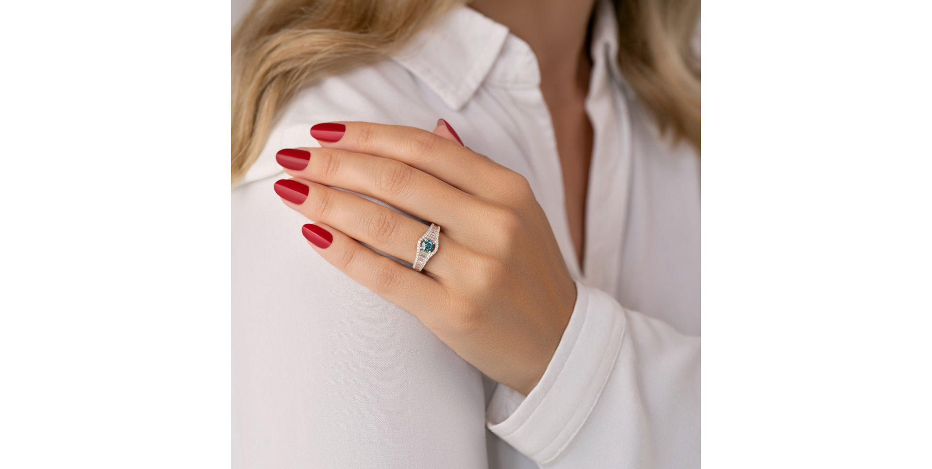 Ring with blue diamonds and white diamonds Tearful Crown