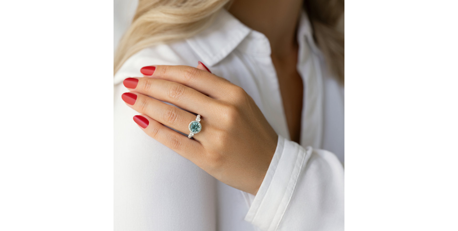 Diamond ring with Tourmalíne Nicolina