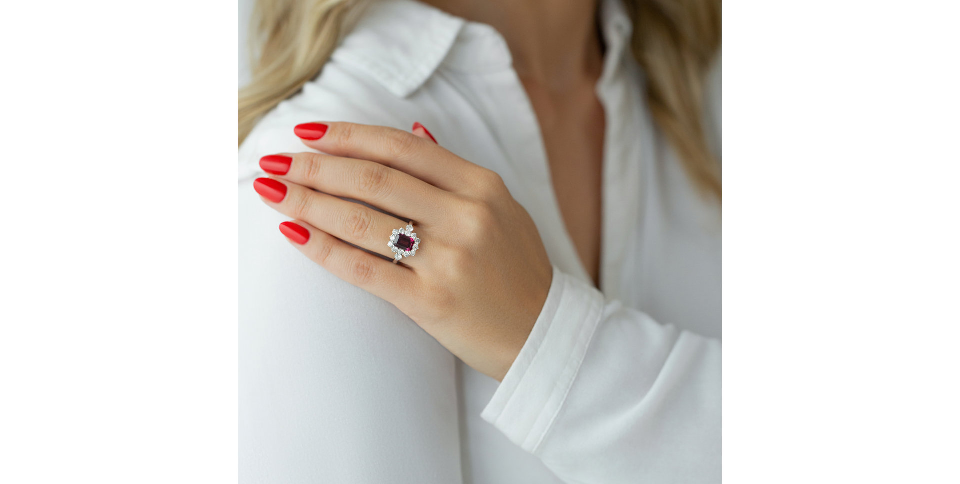 Diamond ring with Rhodolite Wilhelmine