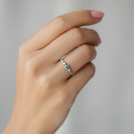 Diamond ring with Emerald Shiny Triple