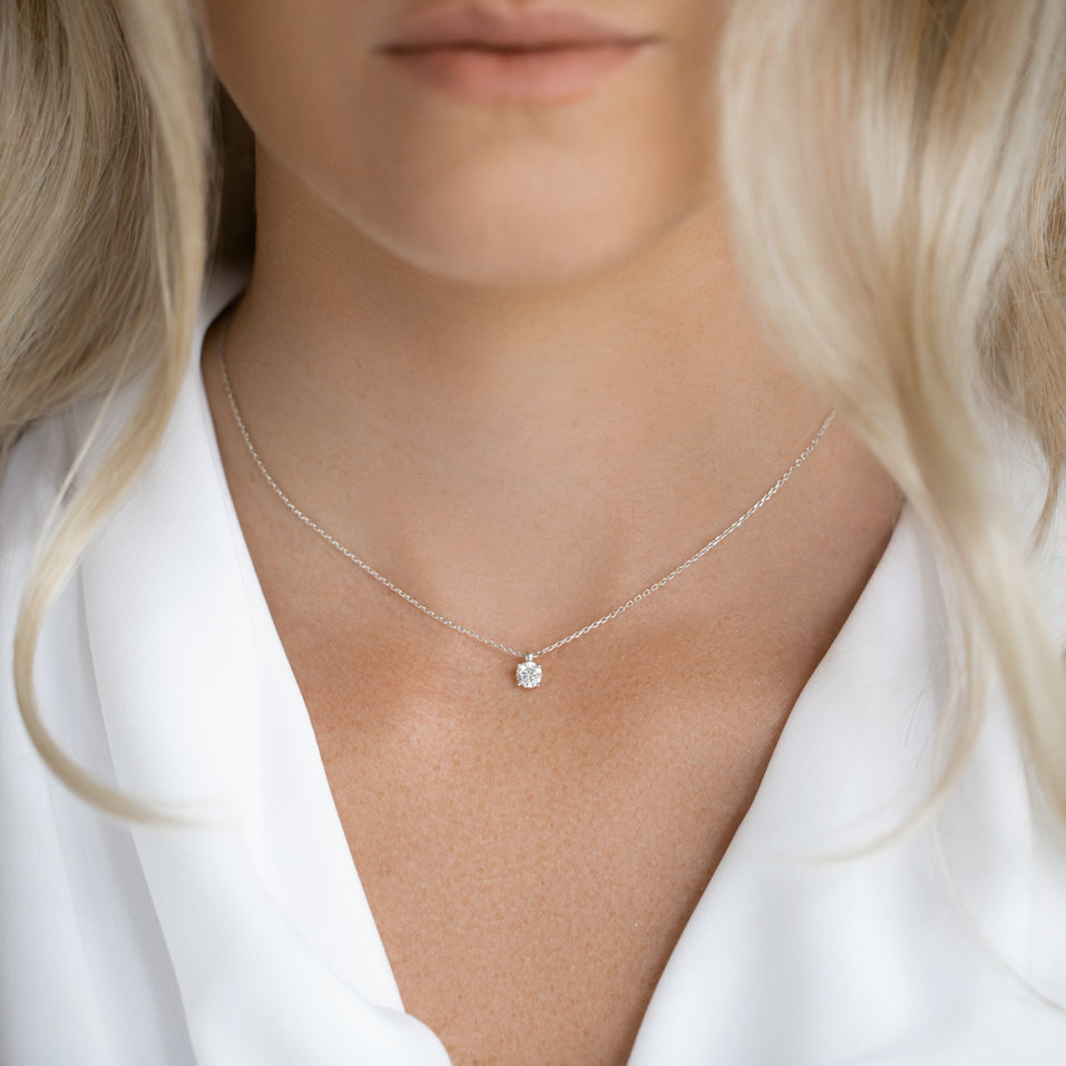 Diamond necklace Soft Light