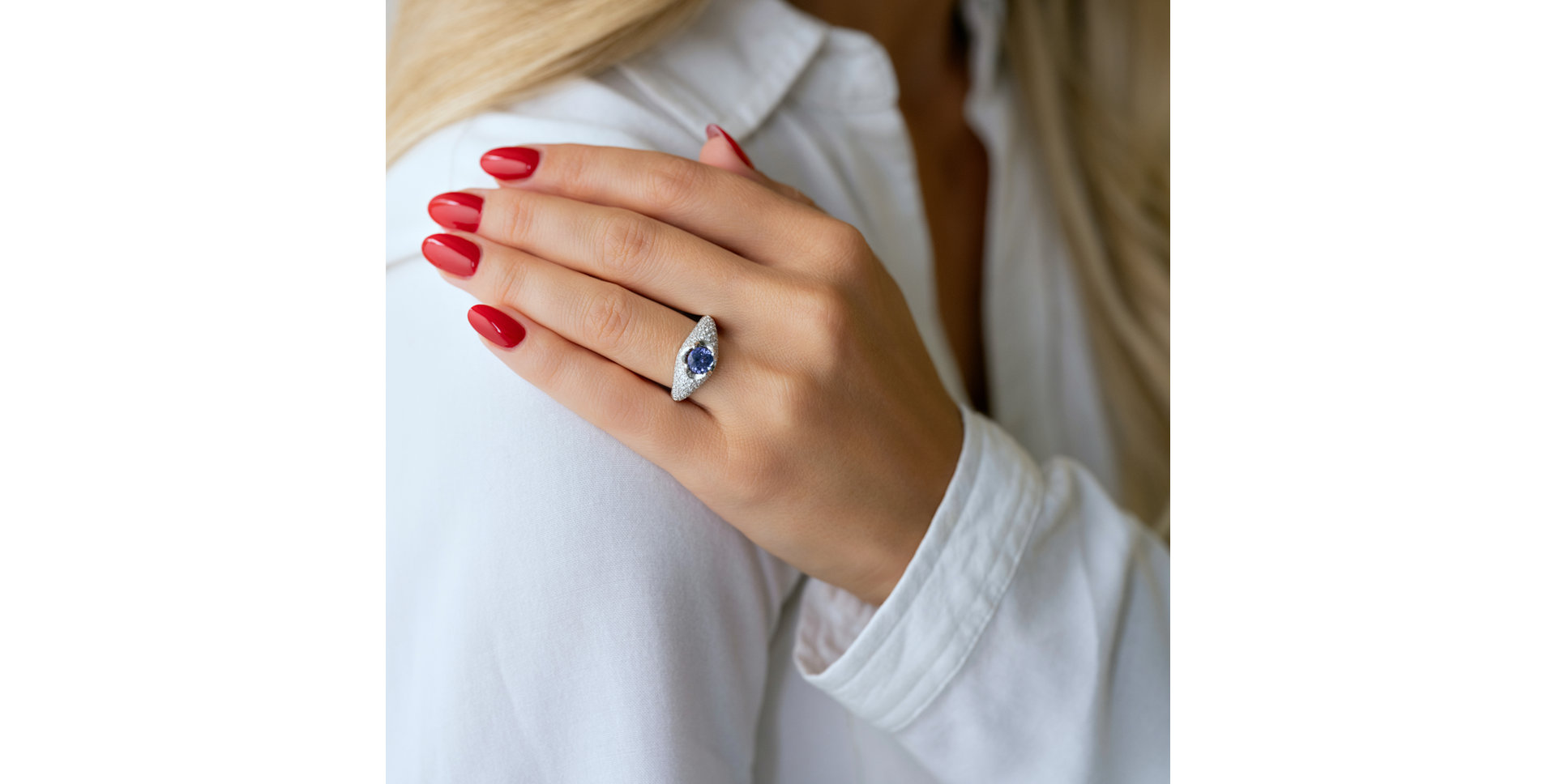 Diamond ring with Tanzanite Deluxe Quatrefoil