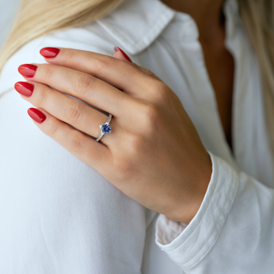 Diamond ring with Tanzanite Sierra