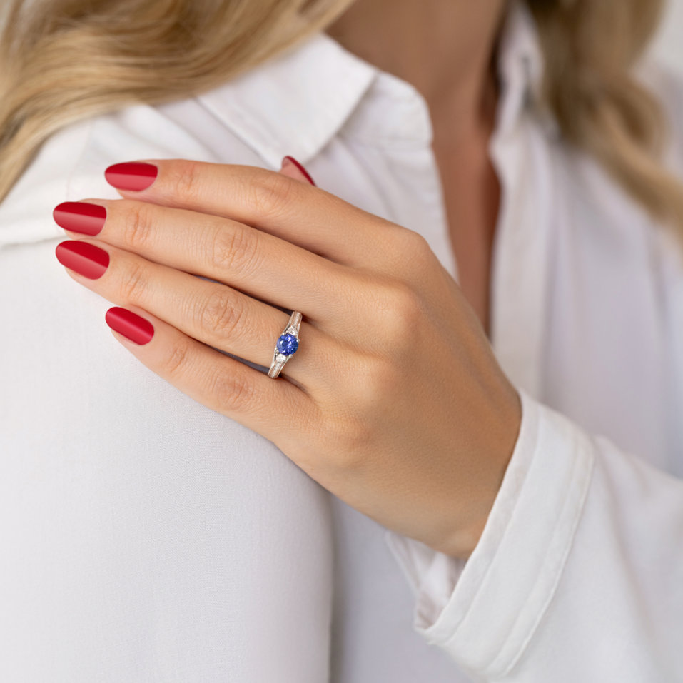 Diamond ring with Tanzanite Graciana
