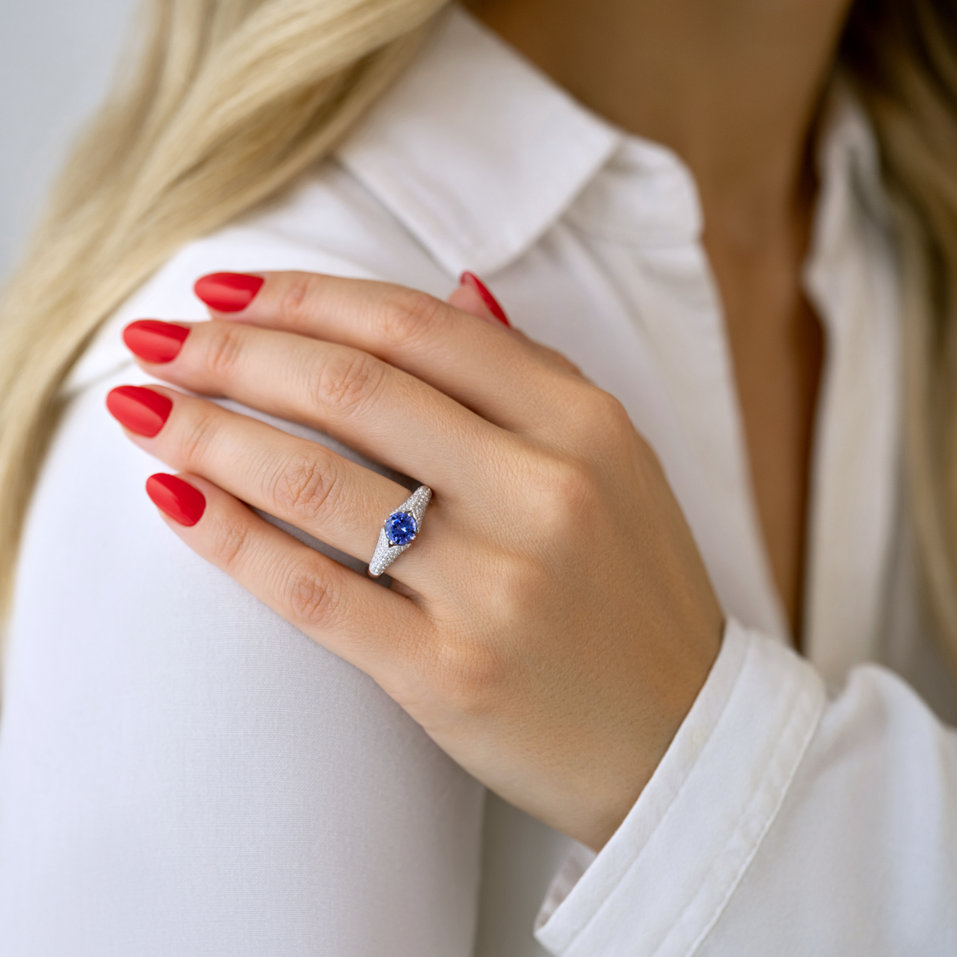 Diamond ring with Tanzanite Rya