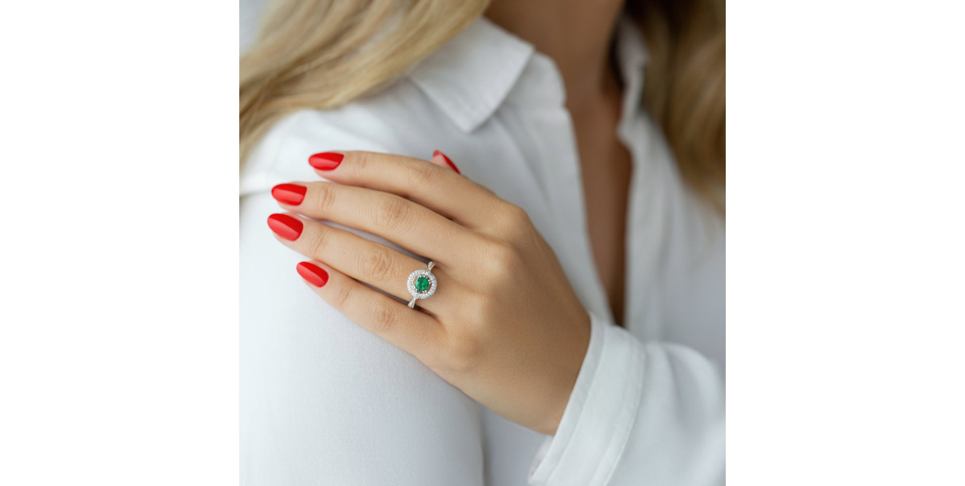 Diamond ring with Emerald Ilaria
