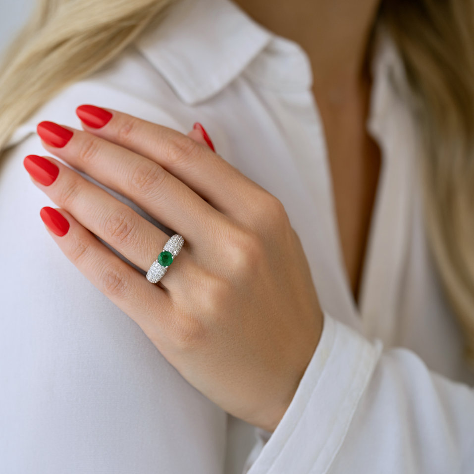 Diamond ring with Emerald Simeona