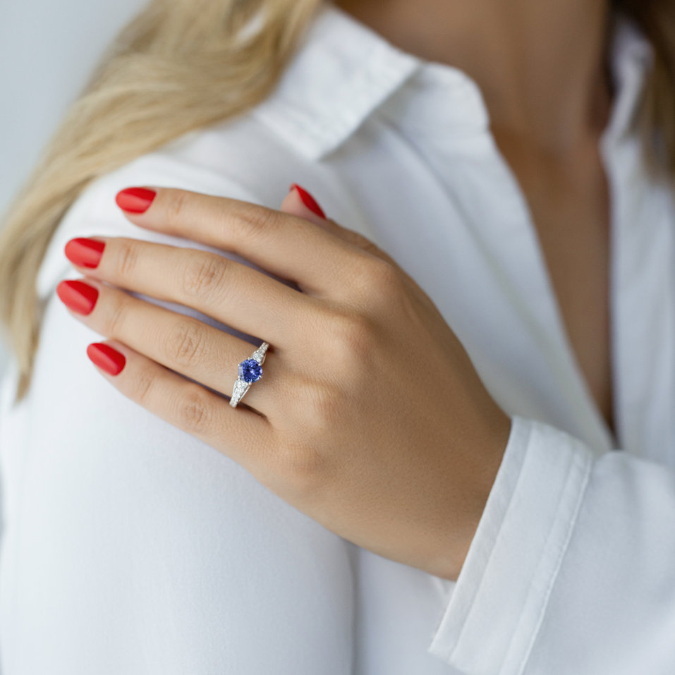 Diamond ring with Tanzanite Nessa
