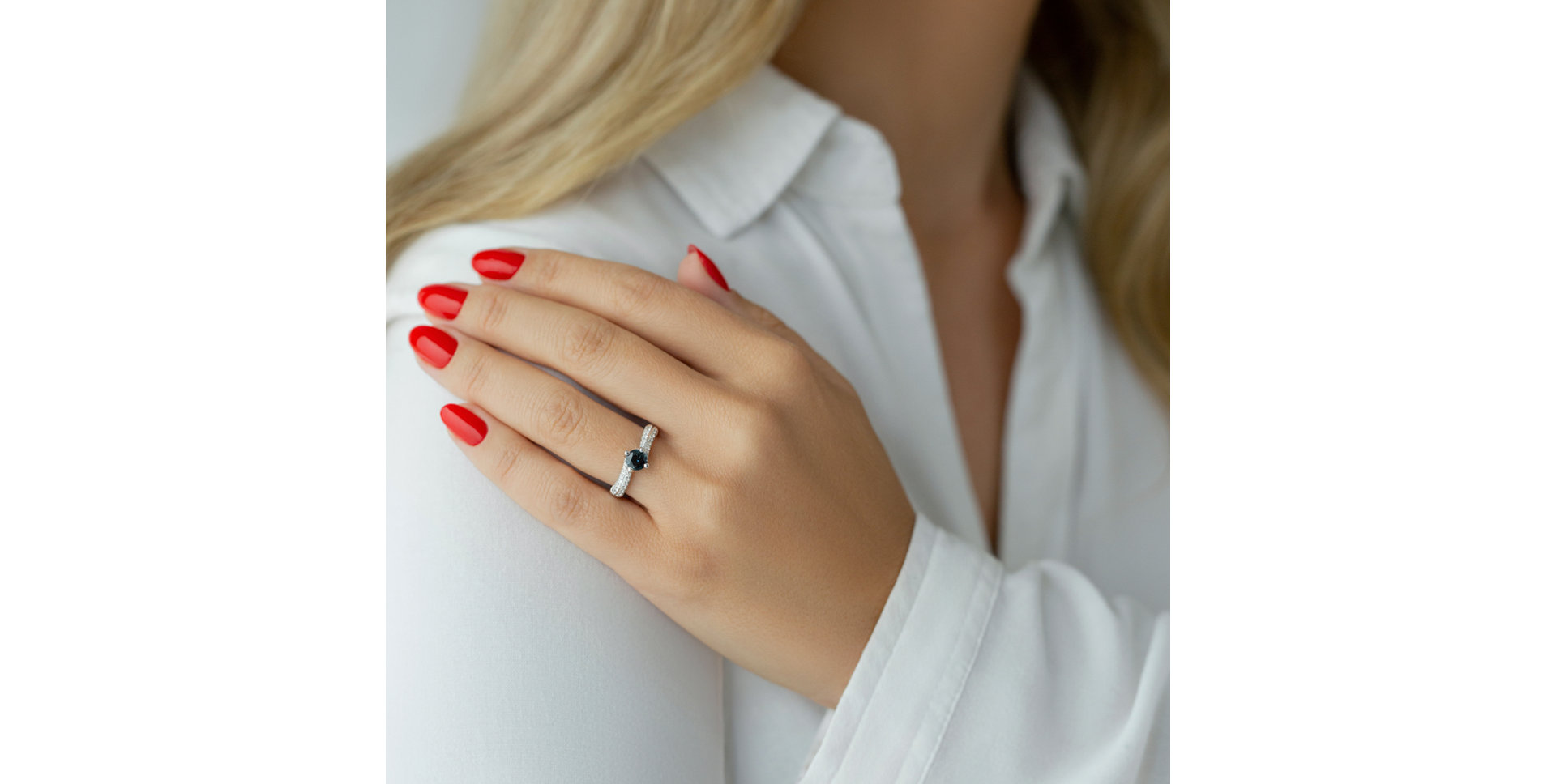 Diamond ring with Sapphire Thierry