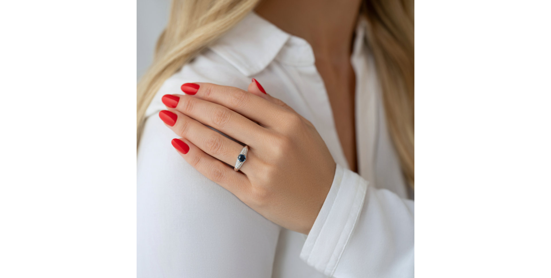 Diamond ring with Sapphire Jeannine