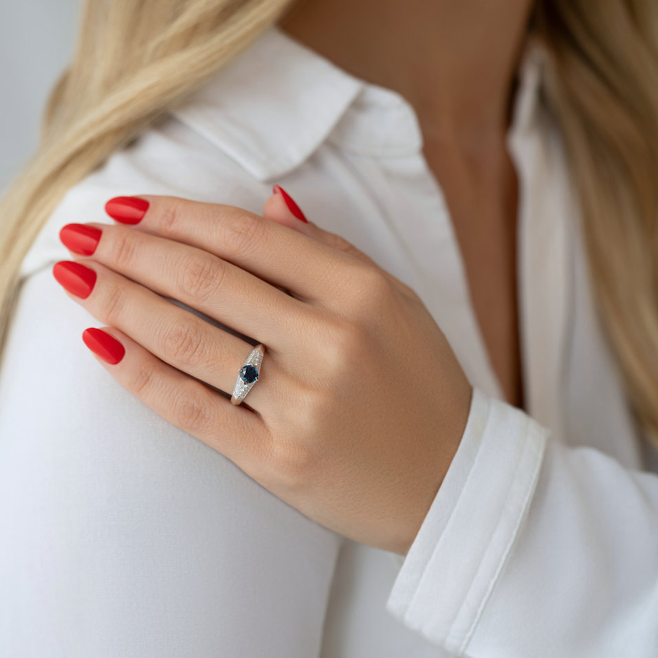 Diamond ring with Sapphire Jeannine