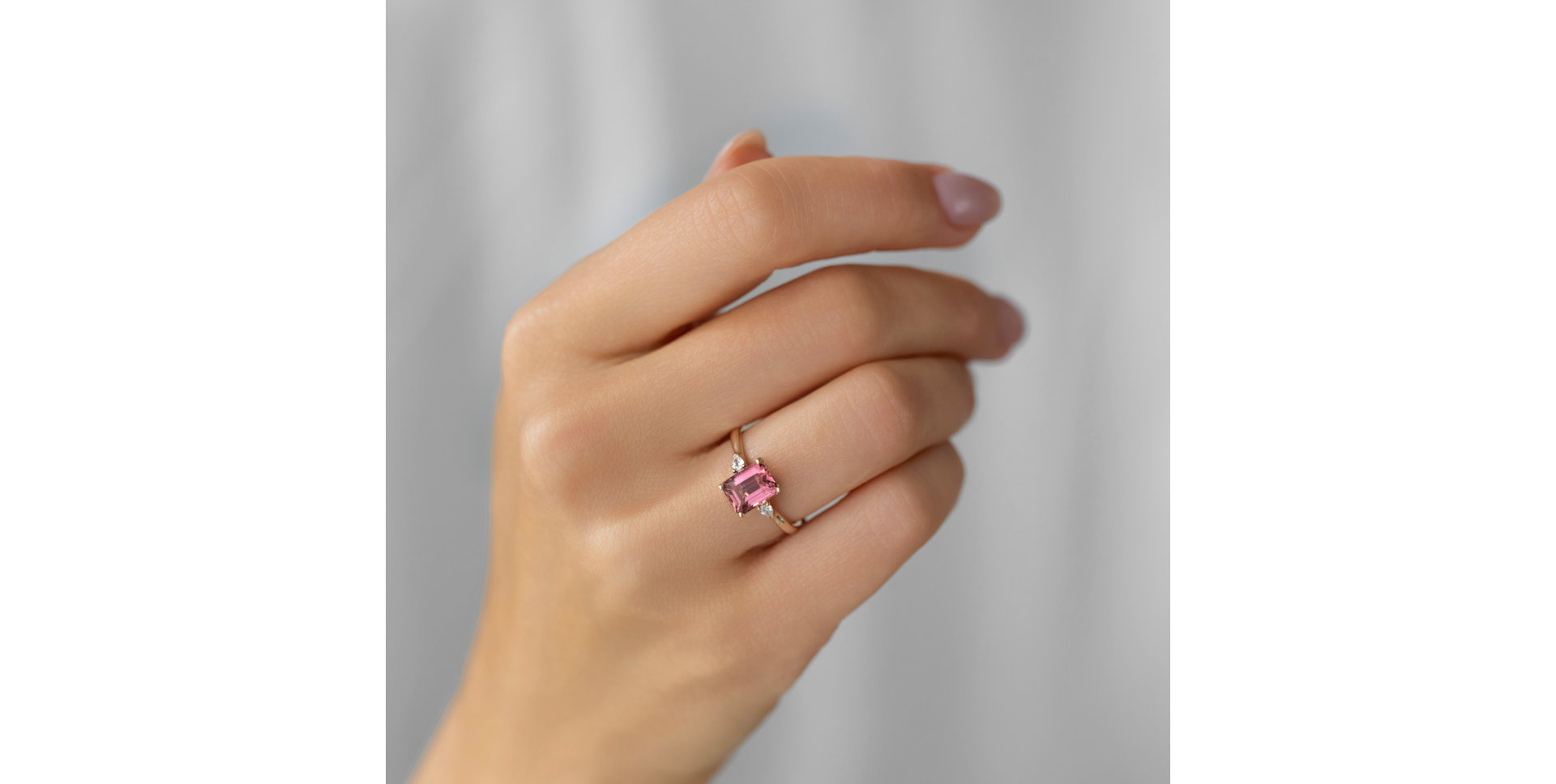 Diamond ring with Tourmaline Royal Anne