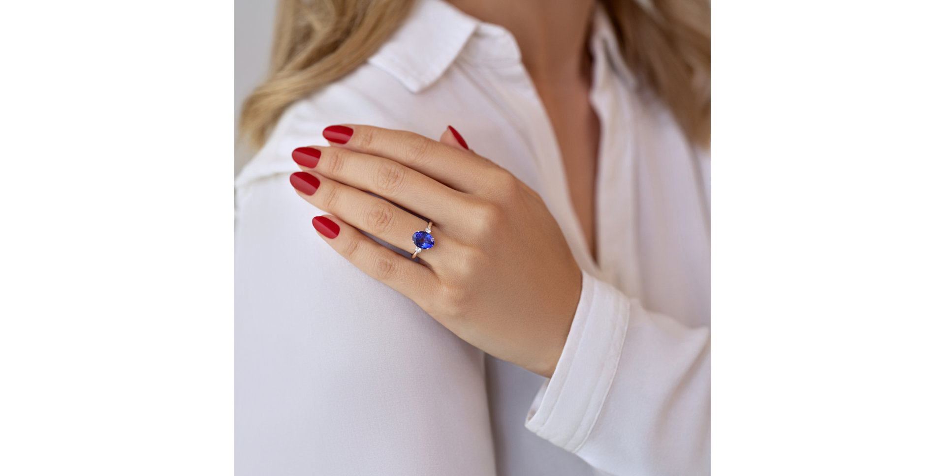Diamond ring with Tanzanite Marina Bay