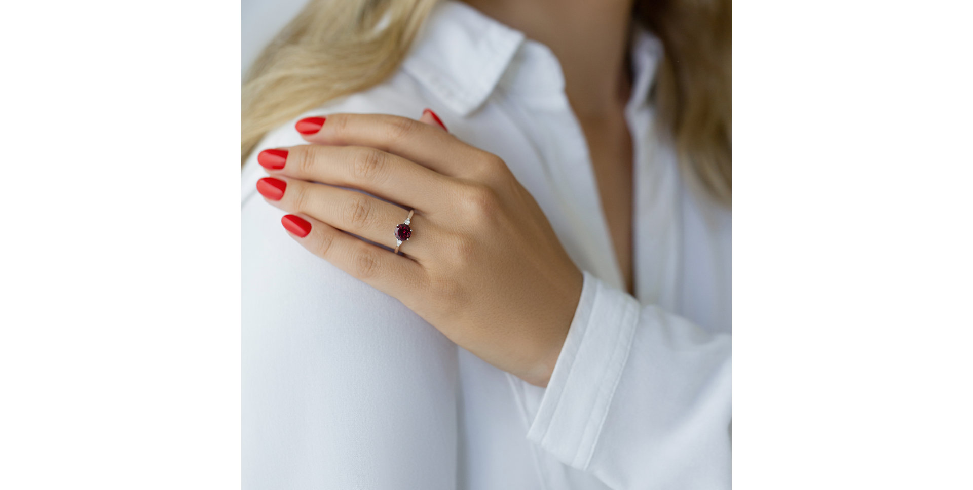 Diamond ring with Rhodolite Royal Oasis