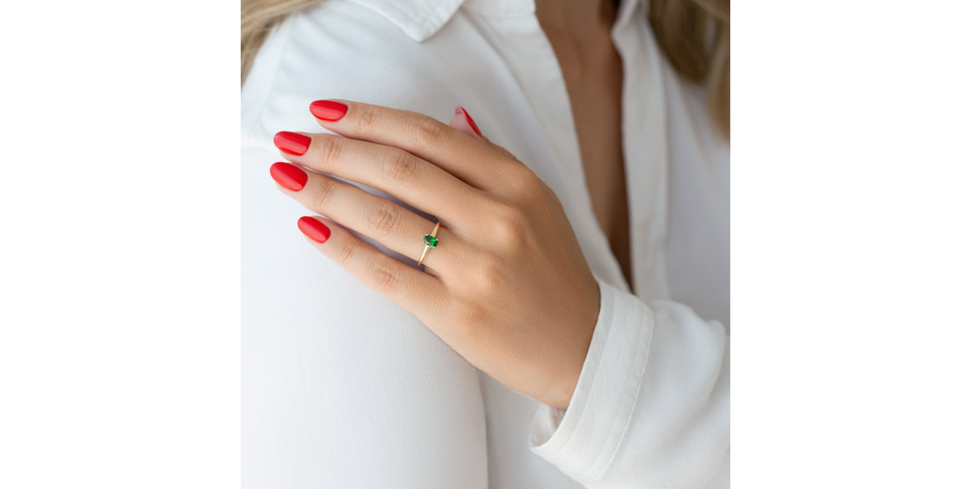 Ring with Emerald Mystic Abyss