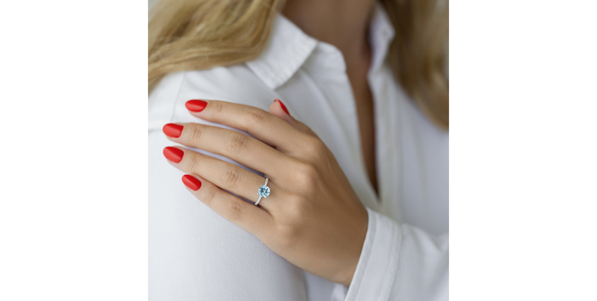 Diamond ring with Topaz Bethy