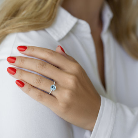 Diamond ring with Topaz Bethy